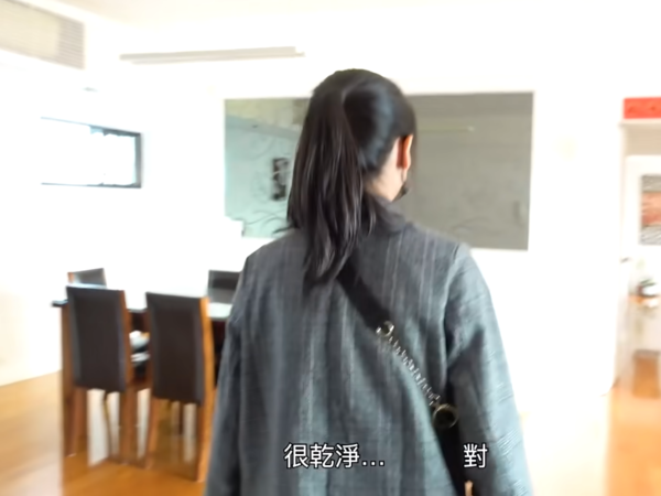姚焯菲（Chantel）家中寬敞。（截圖）