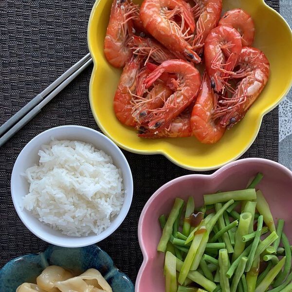 烚蝦、豆角配白飯一碗。