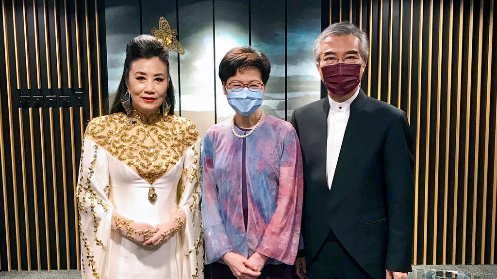 左起：八和會館主席汪明荃、特首林鄭月娥、香港中樂團藝術總監閻惠昌。（林鄭月娥Facebook圖片）