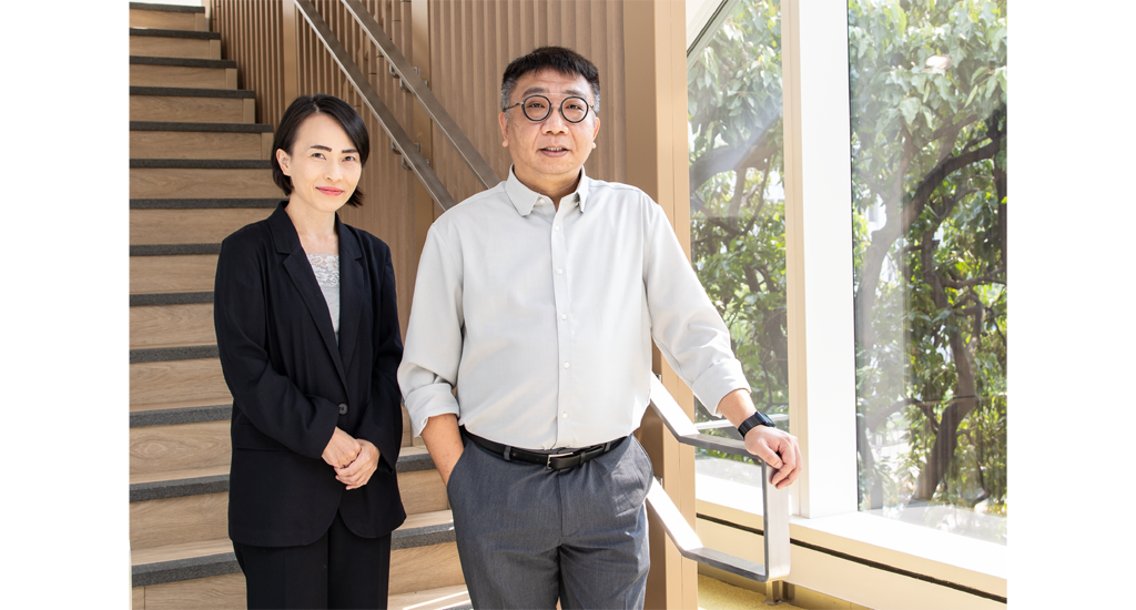 公大商學院高級講師Helen（左）及講師Wally（右）指，大學一向重視學生的國際視野，在疫情下推出學習體驗營，期望學生即使身在香港仍能如同獲得前往當地交流的學習體會。