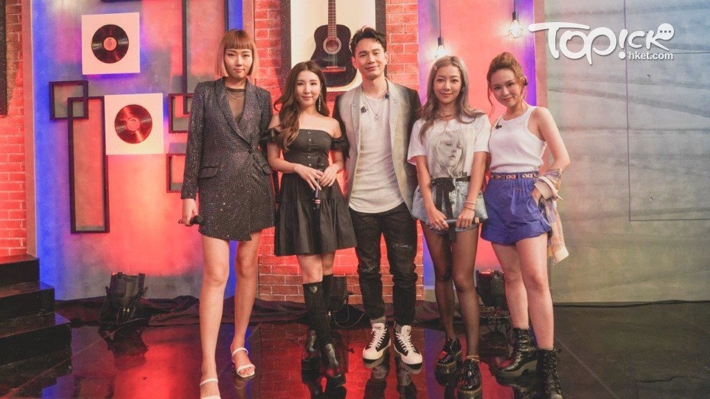 （左起）李妍、譚嘉儀、王梓軒、何雁詩、龔柯允在《演鬥聽》騷音樂才華。