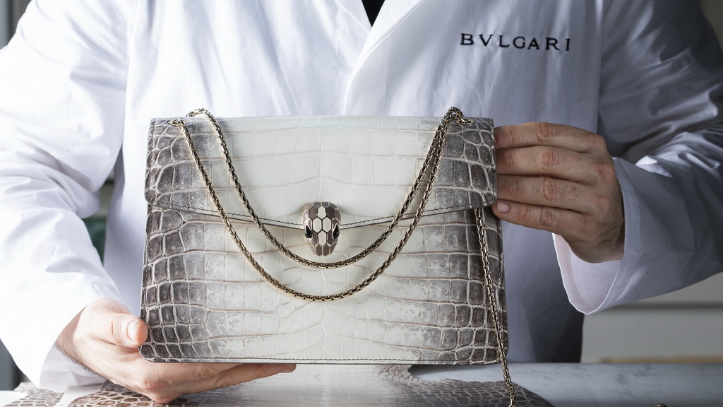矜貴的BVLGARI Serpenti Himalayan Croco採用上上乘的鱷魚皮，跟蛇頭鎖釦簡直絕配。（品牌提供）