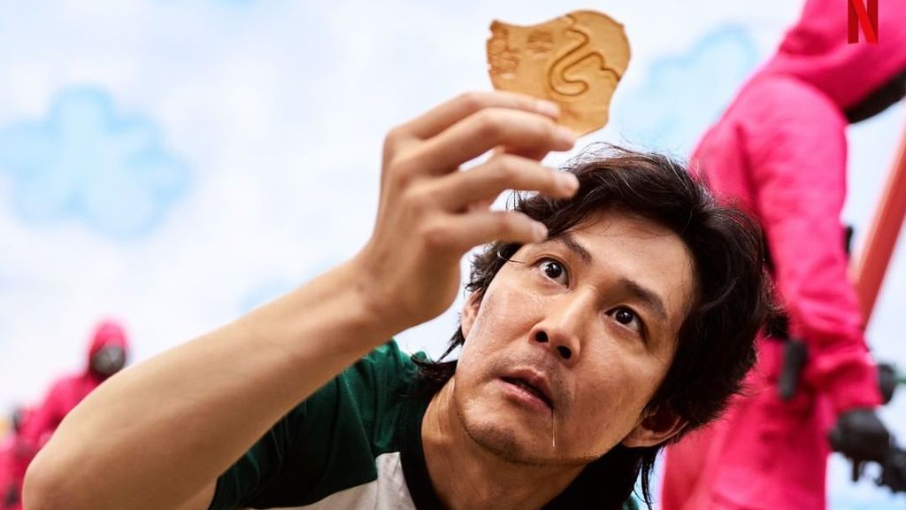 男主角李政宰不知情下選了最複雜的雨傘圖案，最後一刻突發奇想，成功破關。（Netflix圖片）