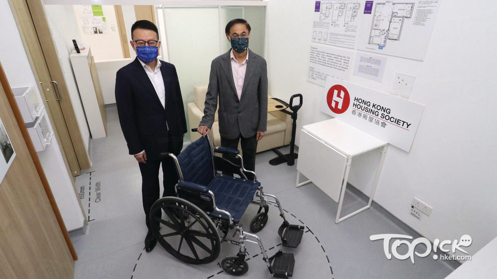 房協行政總裁陳欽勉（左）及總經理曾德明稱，去年已展開研究，盼引入「可改動設計」開則。（陳永康攝）