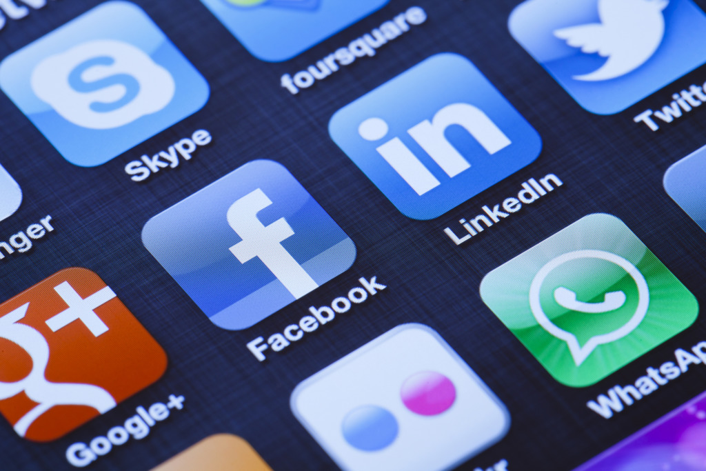 WhatsApp Facebook及IG故障逾7小時後恢復。