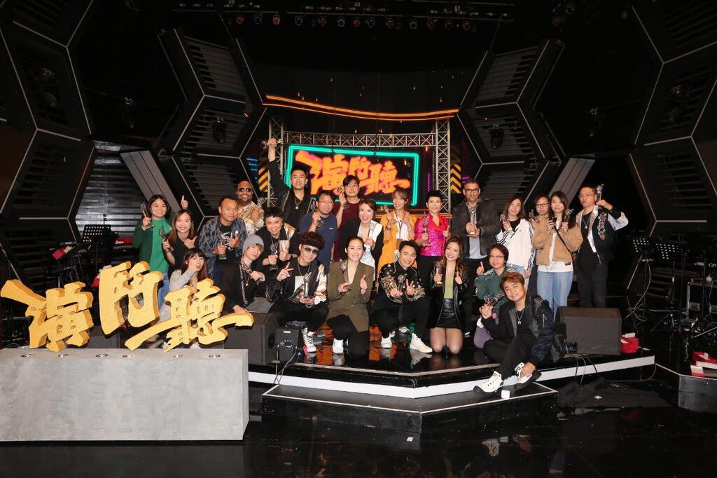 導演組很窩心，當晚拍攝完《演鬥聽王者之戰》即頒獎給台前幕後。