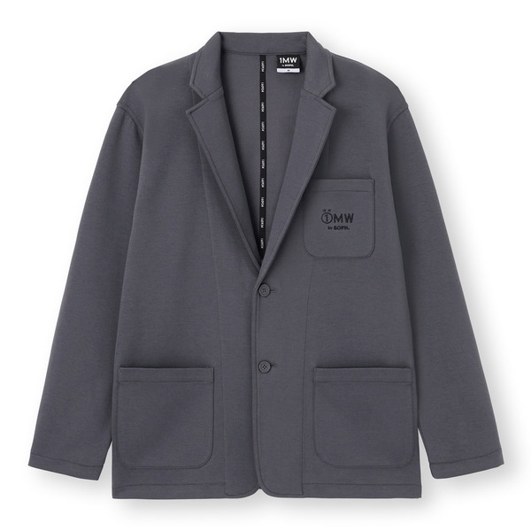 西裝$349。(圖片由品牌提供)