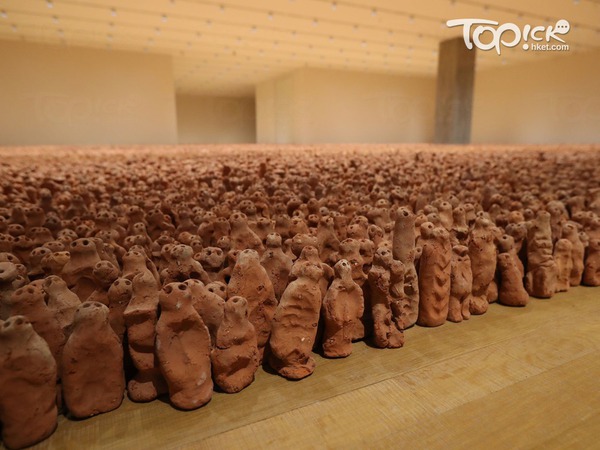 西展廳有安東尼‧葛姆雷《亞洲土地》。這組裝置屬於葛姆雷的《土地》系列之一。(黃建輝攝)