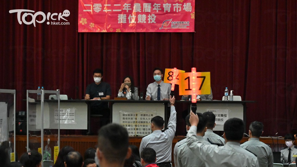 明年各區年宵市場將於1月尾舉行 ，其中維園年宵市場175個攤位今日起一連兩日公開競投。(程志遠攝)