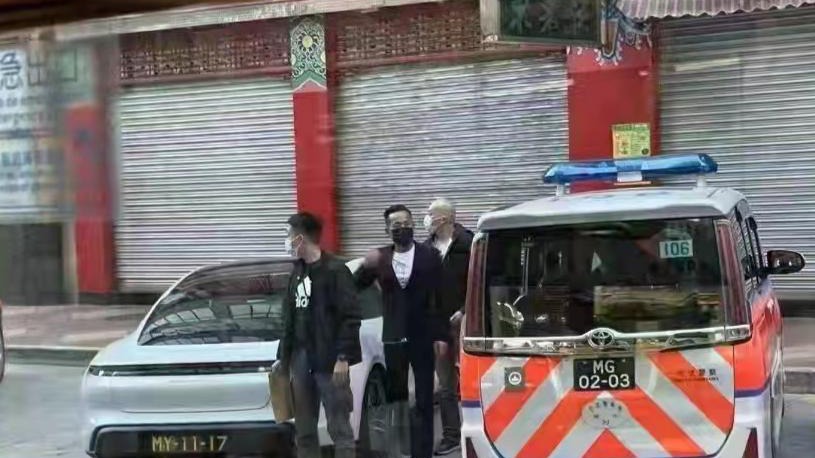 網上流傳疑似周焯華被捕圖片。
