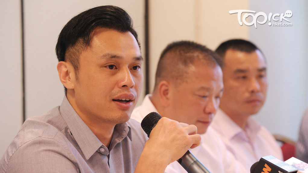 消防處職工總會主席聶元風（左）今日在電台建議，市民逃生時應直接從走火通道的樓梯向下走。