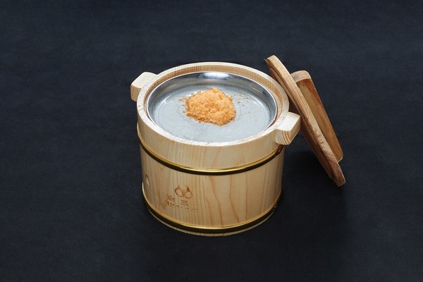 原桶黑豆腐花。(圖片由餐廳提供)