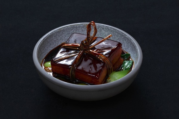 東坡草扎肉。(圖片由餐廳提供)