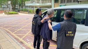 將軍澳一名男子懷疑盜走2包米後被捕。（警方圖片）