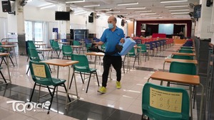 DSE開考有試場一日3次消毒（梁偉榮攝）
