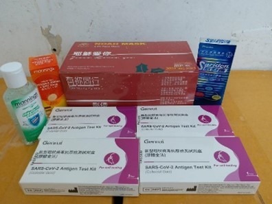 學校義工早前上門為檢疫人士提供抗疫物資。(學校提供)