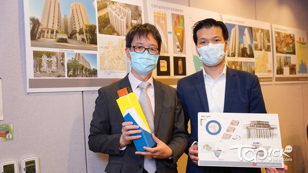 房署總結構工程師鄧伯誼（左）指，溶洞令地底部分石層變中空，涉及的多是大理岩，在港十分普遍。右為高級結構工程師謝德明。（陳國峰攝）