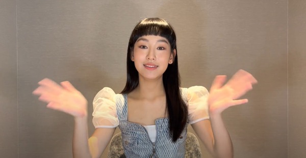 Gigi跟粉絲打招呼。