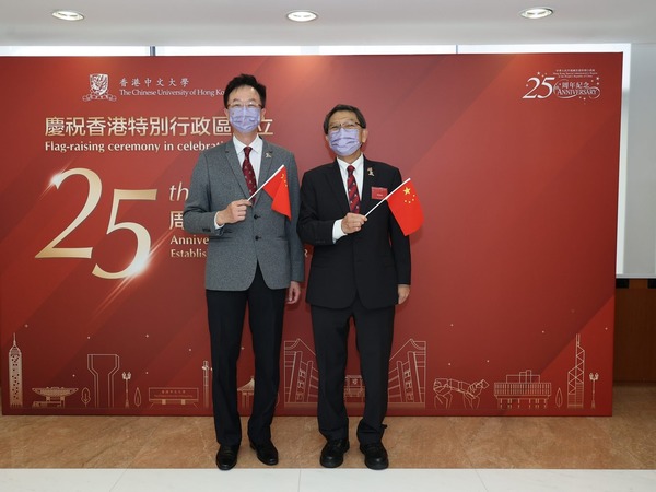 中大校董會主席查逸超(左)與校長段崇智。(中大提供)