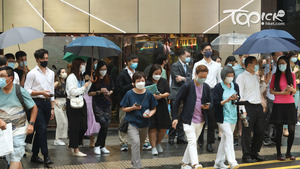 本港地區今日天氣預測 多雲，有驟雨及狂風雷暴，雨勢有時頗大。（資料圖片）