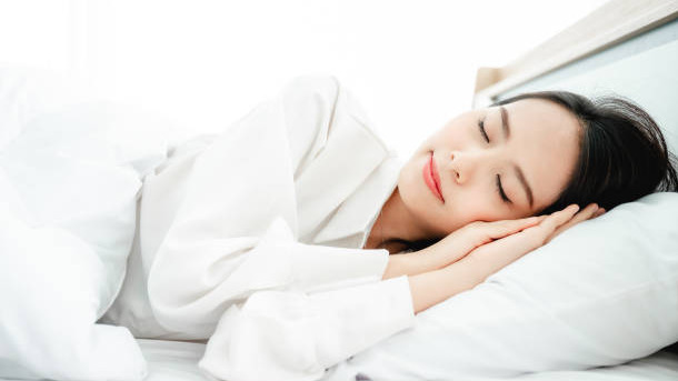 越想早入睡越容易失眠，專家建議7大助眠方法。