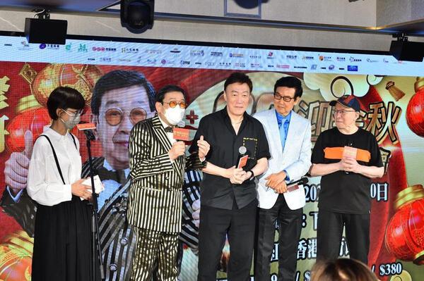 修哥以90歲高齡五度踏上紅館。