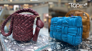 左為小型號的Kalimero Bucket手袋（$59,500），右為獨家手袋之一，藍色Cassette Plisse Paper Calf手袋。（$28,200）攝影：何偉雄