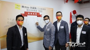 保安局局長鄧炳強（左二），今日亦有出席開幕典禮。（李鎮強Facebook）
