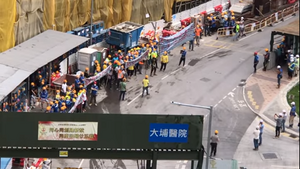 大埔一個地盤有工人示威。（網上影片截圖）