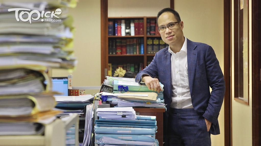 事務律師陳子遷疑於2020年5月在銅鑼灣街頭，譴責示威者破壞店舖，遭大批人士「私了」受傷，陳的頭、耳及左手需縫針。（資料圖片）