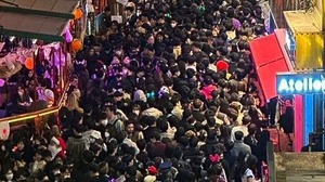 韓國首爾昨（30日）發生近300人傷亡的人踩人悲劇。(twitter圖片)