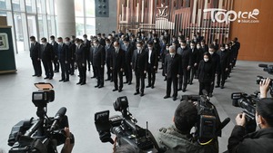 立法會議員默哀三分鐘 。(曾耀輝攝)