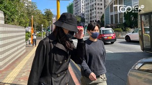 童樂居前院崔惠英 （左）今出庭作供。（梁錦麟攝）