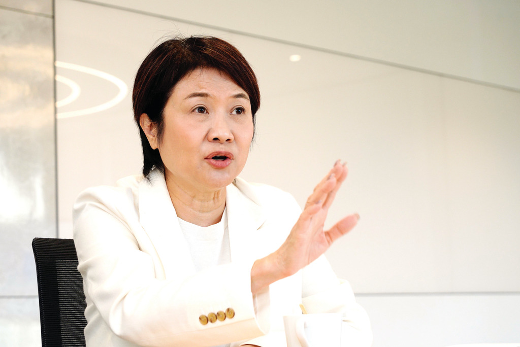 旅監局行政總裁方安妮表示，局方不時網上巡查。（馮漢柱攝）