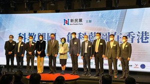 孫東（左五）表示，近年本港各所大學吸引人才的能力都在下降。（趙居逸攝）