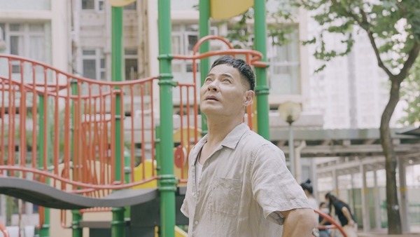 黃智賢從小在石籬邨及象山邨成長。
