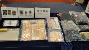 26歲越南籍男被捕涉旺角劫案，警起回一隻失錶及10多萬現金。（曾秋文攝）