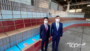 海關破49宗私煙案件，涉逃稅1.4億50人被捕。（黃傑偉攝）