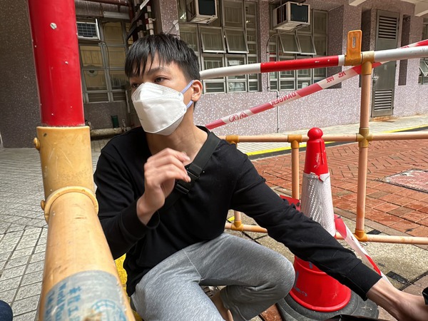 陳先生估計早前家人晾衫後忘記裝回窗邊貓網導致事件發生。