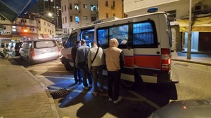 警上水搗非法賭檔，10人涉案被捕。（警方提供）