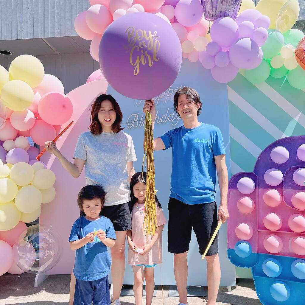 鍾嘉欣與老公Jeremy去年宣布由一家四口變五口。（IG圖片）