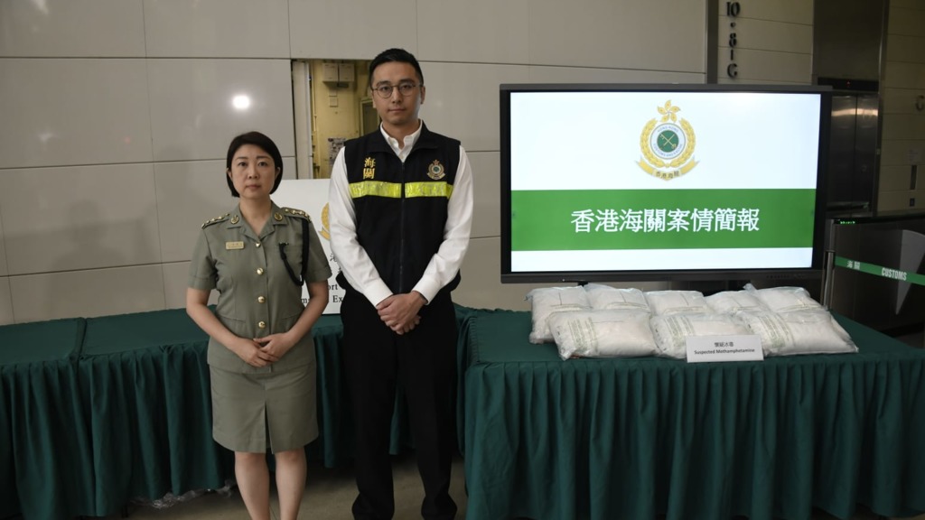 海關機場X光掃描可疑熱成型機，檢市值2,830萬元冰毒。
