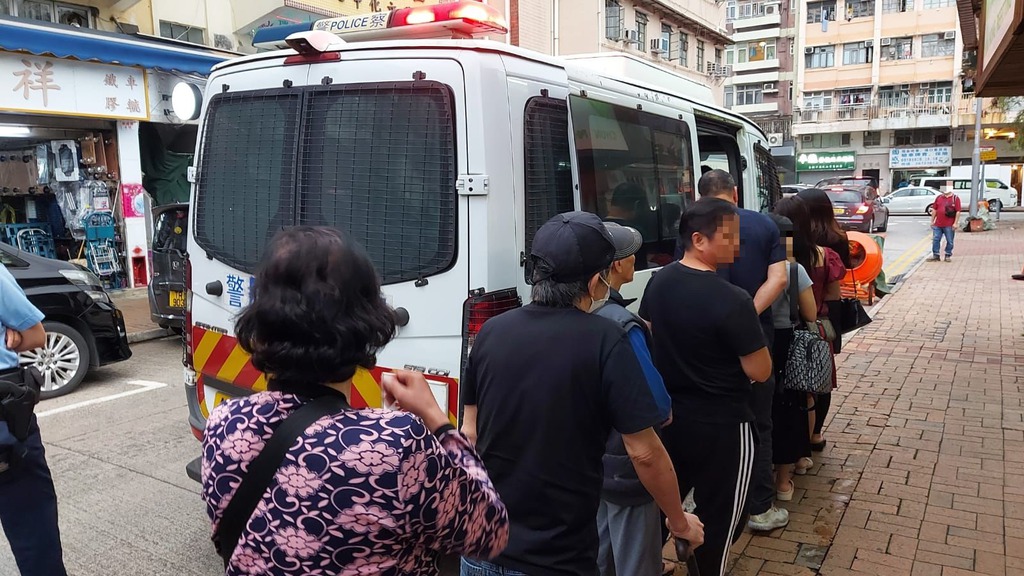 警方搗破一個懷疑非法麻雀賭檔。（警方提供）