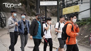 中學文憑試（DSE）末屆通識教育科今日（27日）舉行。（梁偉榮攝）