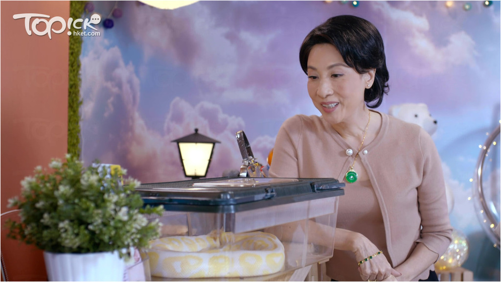 林漪娸與蟒蛇演對手戲。
