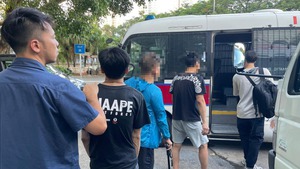 警方搗破一個位於大埔富善街的懷疑非法釣魚機賭檔及武器倉庫。（警方提供）