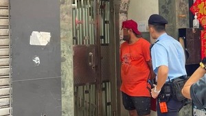 警方聯同多個部門西九龍打擊黑工，拘捕49人。（警方提供）
