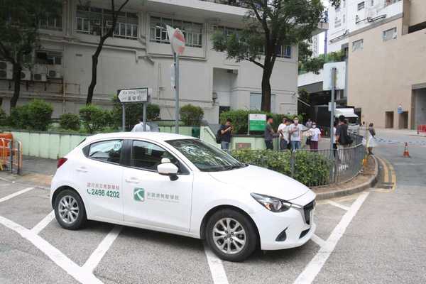 被石屎撃中的私家車。