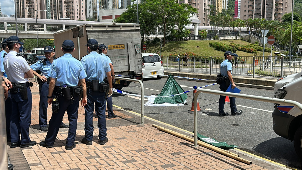馬鞍山新港城中年漢墮樓亡，現場沒有檢獲遺書。