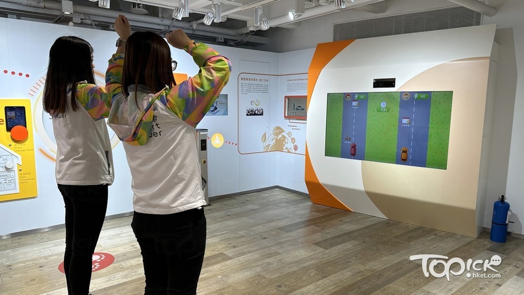 上環港燈「智惜用電生活廊」疫後重開，讓學生在遊戲中學減碳。（馮琪雅攝）